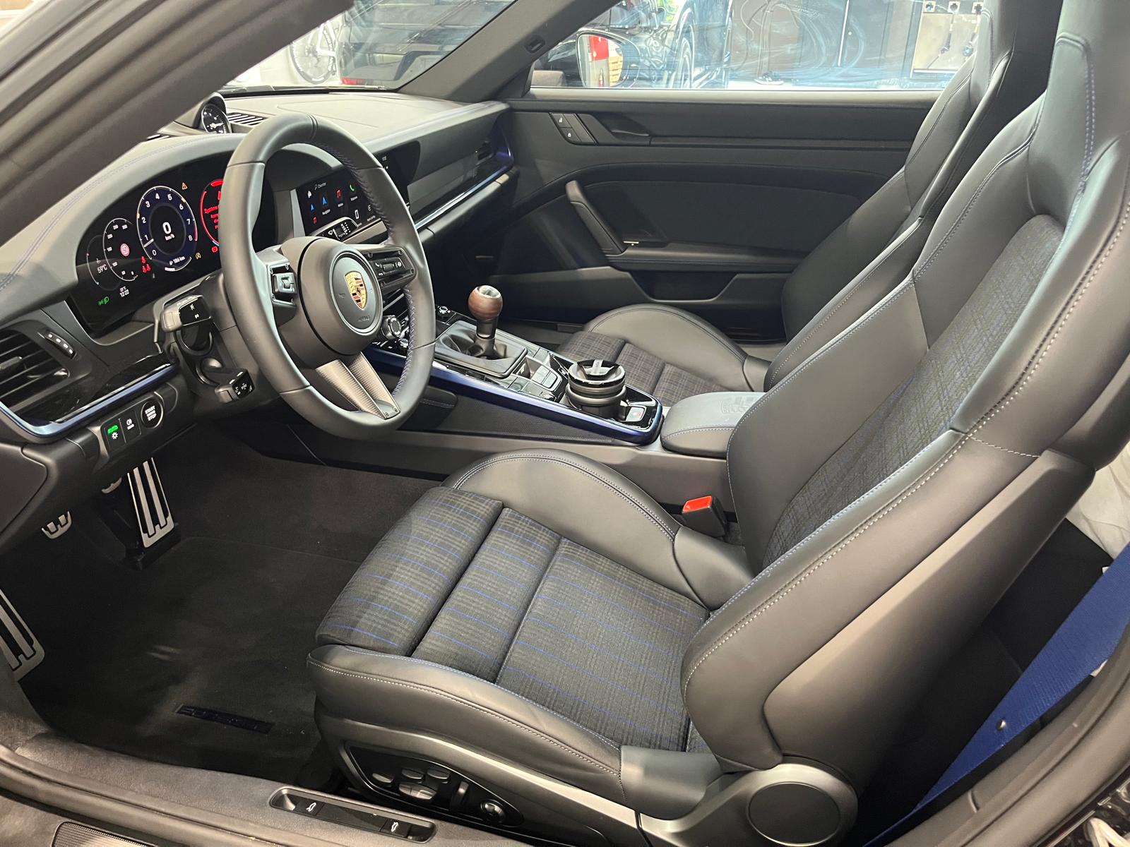 Porsche 911 Carrera T (992.2) - Image 9