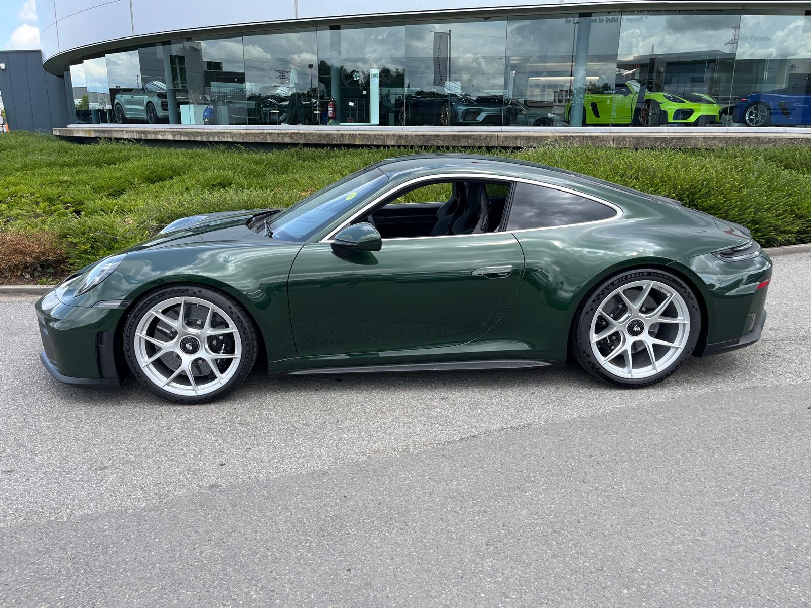 Porsche 911 GT3 Touring (992.2) Lightweight package - Image 3