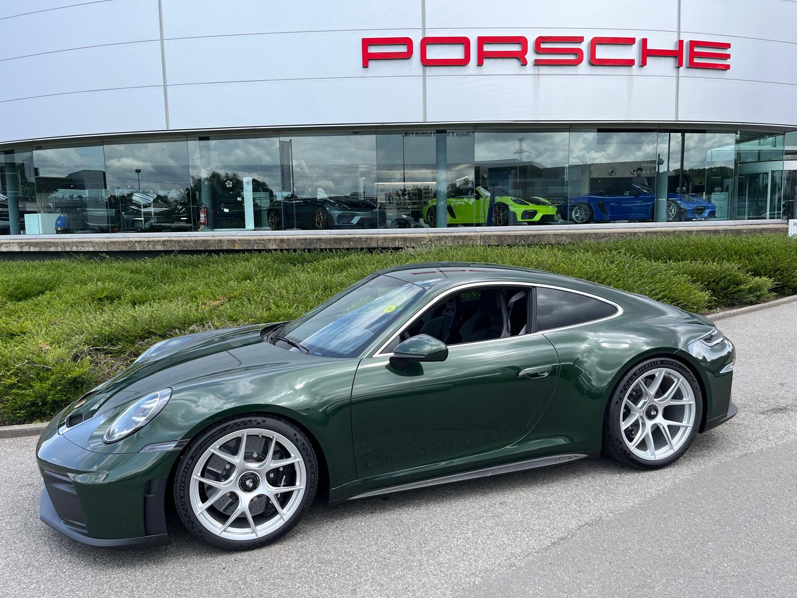 Porsche 911 GT3 Touring (992.2) Lightweight package - Image 2