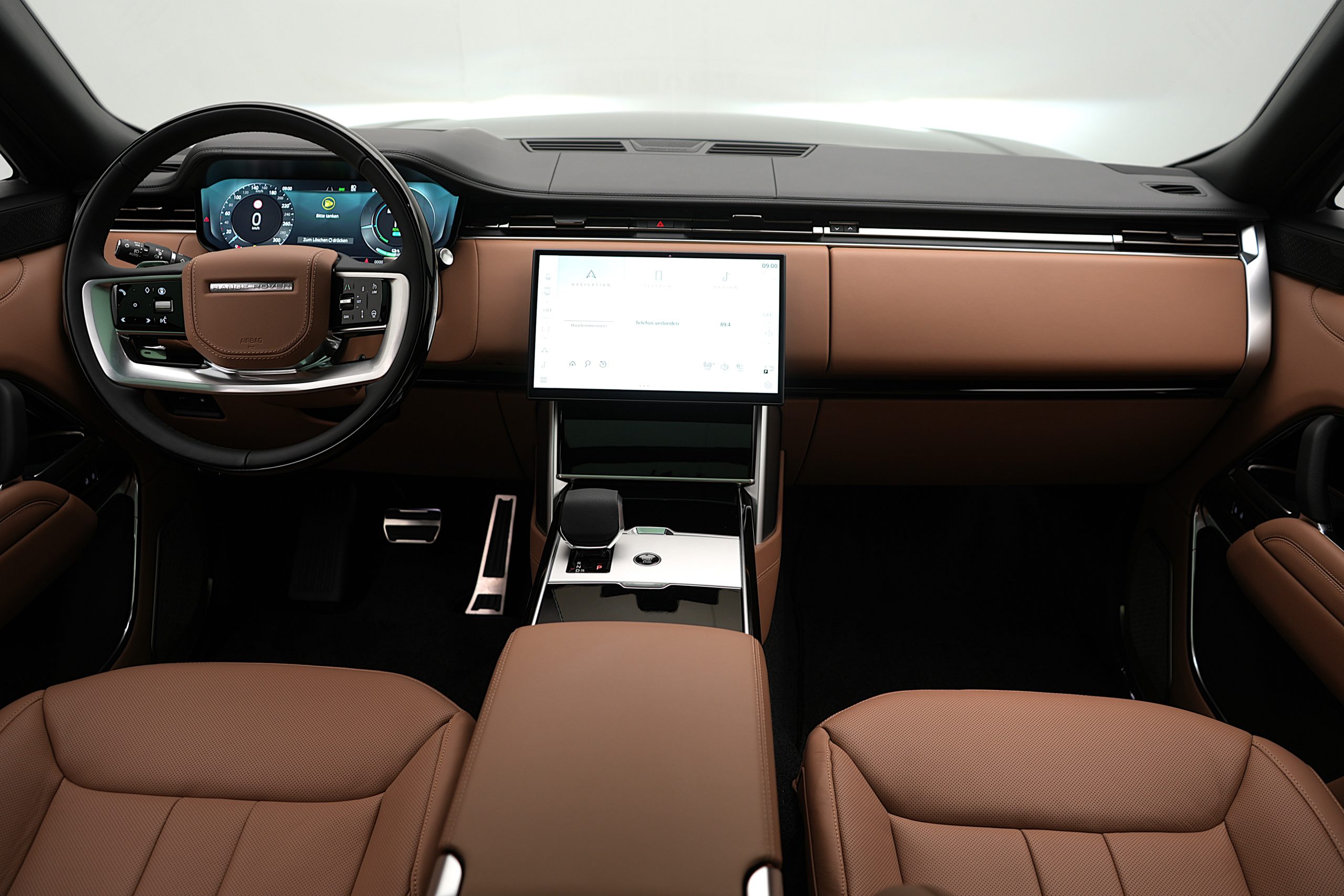 Range Rover Autobiography Long Wheelbase P460e hybrid with/without driver - Image 11
