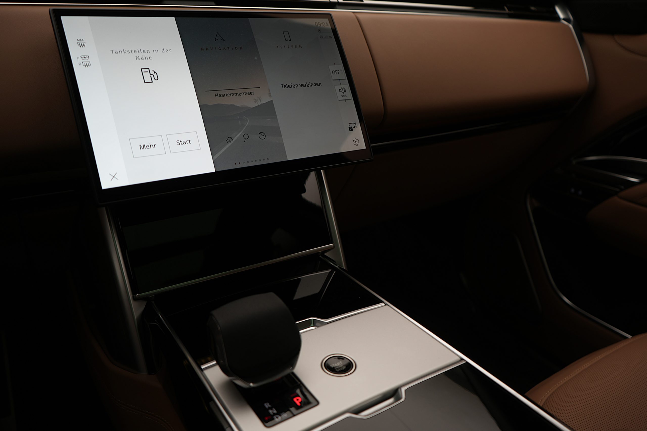 Range Rover Autobiography Long Wheelbase P460e hybrid with/without driver - Image 16