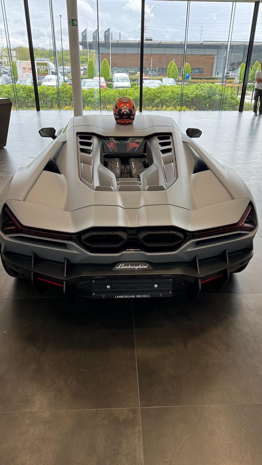 Lamborghini Revuelto - Image 11